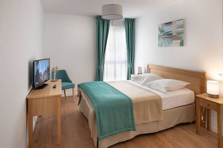 Appartement de vacances pour 2 personnes, avec terrasse et jardin ainsi que piscine et sauna à Béziers