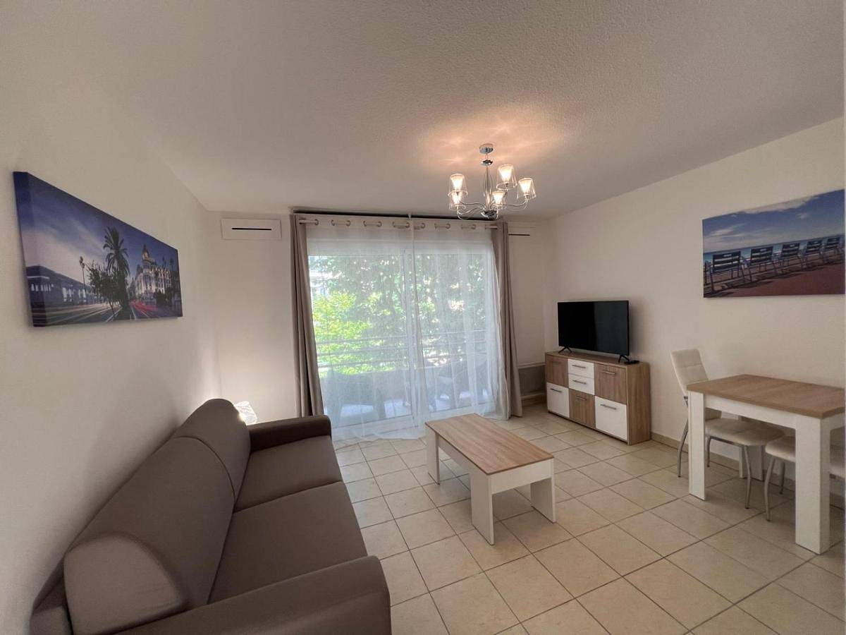 Appartement entier, Studio with Terrace in Nice, Côte méditerranéenne (France)