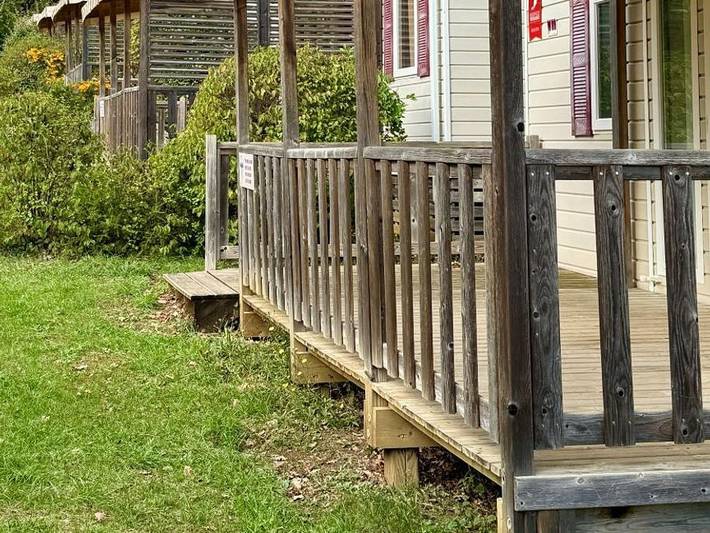 Mobil home pour 4 personnes, avec bassin pour enfant dans Séniergues - 3