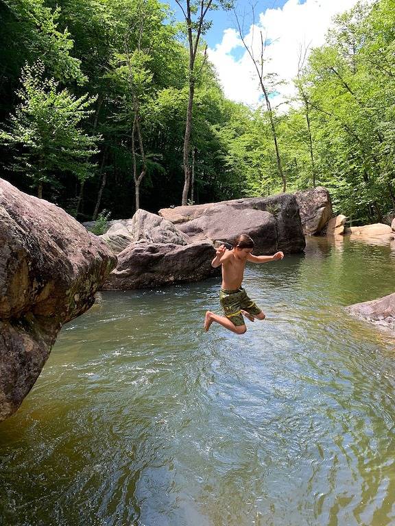 High Speed Fiber Optic Wifi; Tranquil Treehouse on 2.5 Acres; Affordable Luxury in Macon County