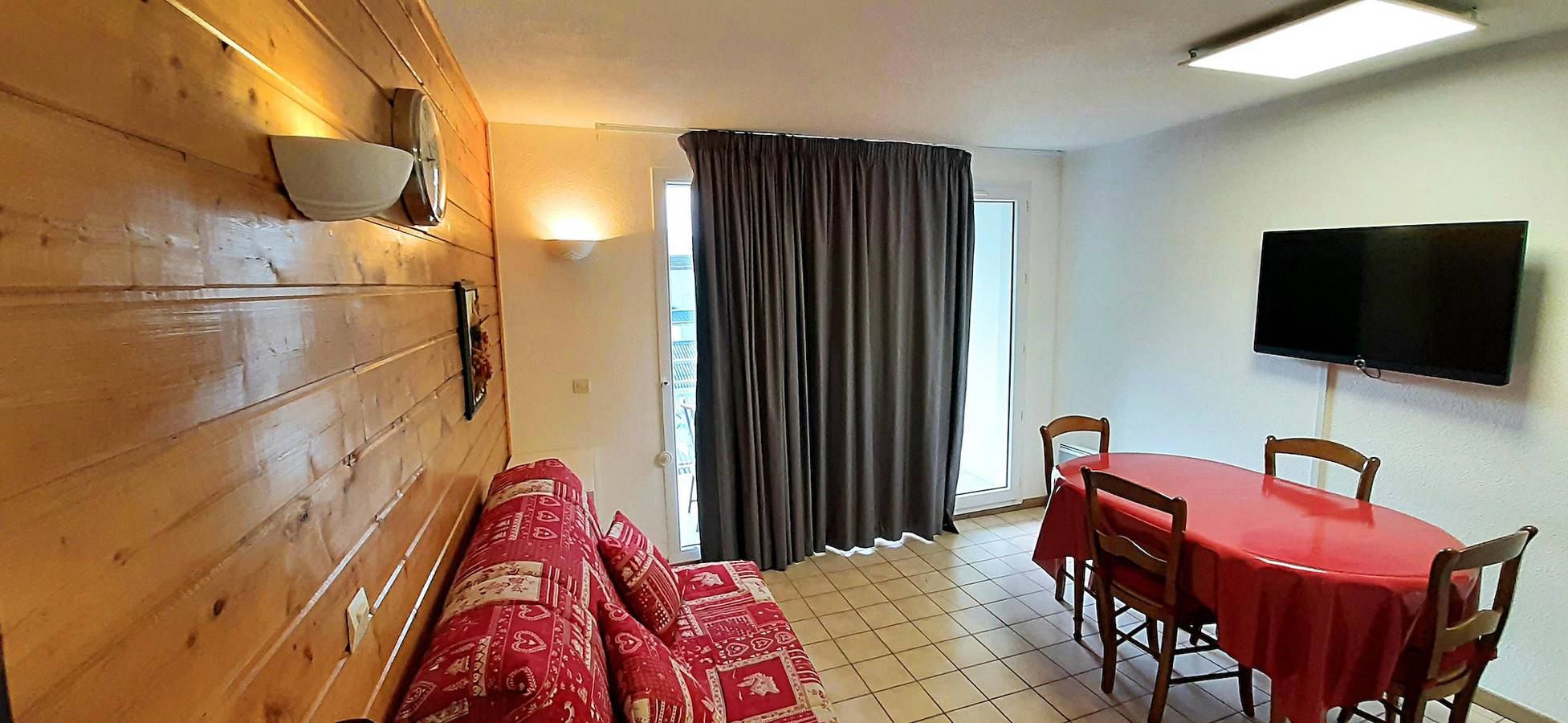 Entire apartment, Résidence Les Silènes - 2 room apartment 4 people (confort) in Allevard, Isère