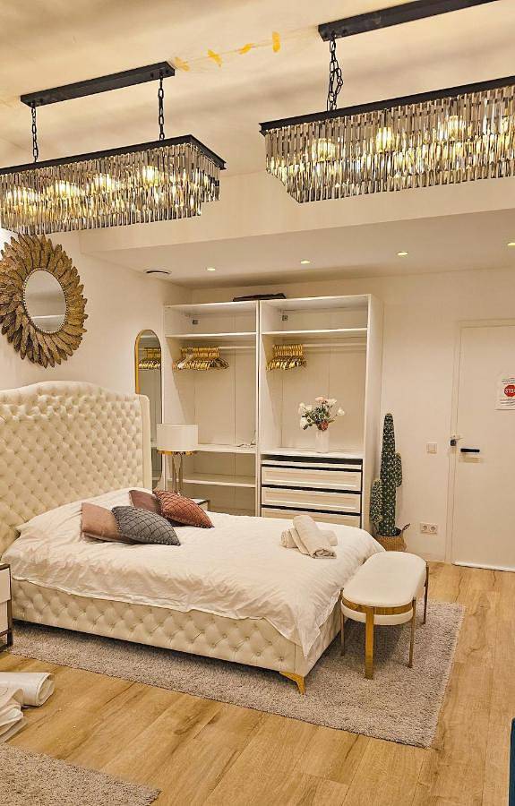 Ferienwohnung für 9 Personen, mit Pool und Sauna in Sendling München