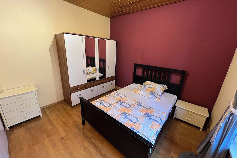 Entire apartment, Close to subway, fair, kitchen, 3 bedrooms in Nuremberg, Franconia