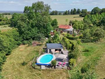 Gîte pour 5 personnes, avec jardin ainsi que terrasse et piscine dans Orne