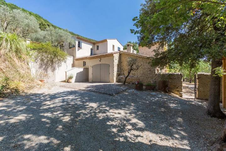 Location de vacances pour 4 personnes, avec vue ainsi que piscine et jardin à Oraison - 3