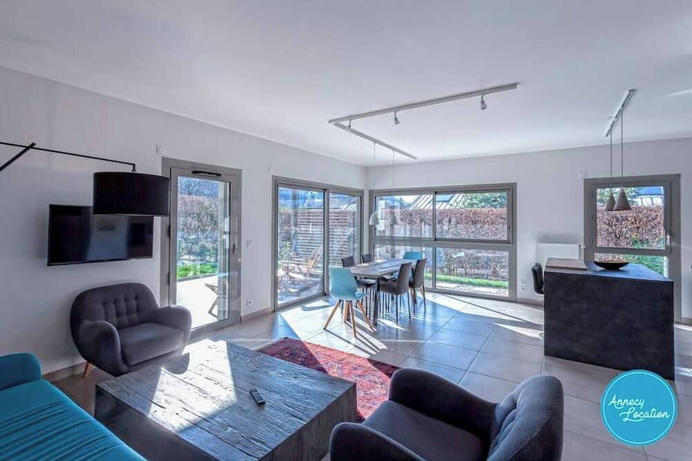 Entire apartment, Terre Eo T5 On the ground floor-near the lake in Menthon-Saint-Bernard, Annecy region