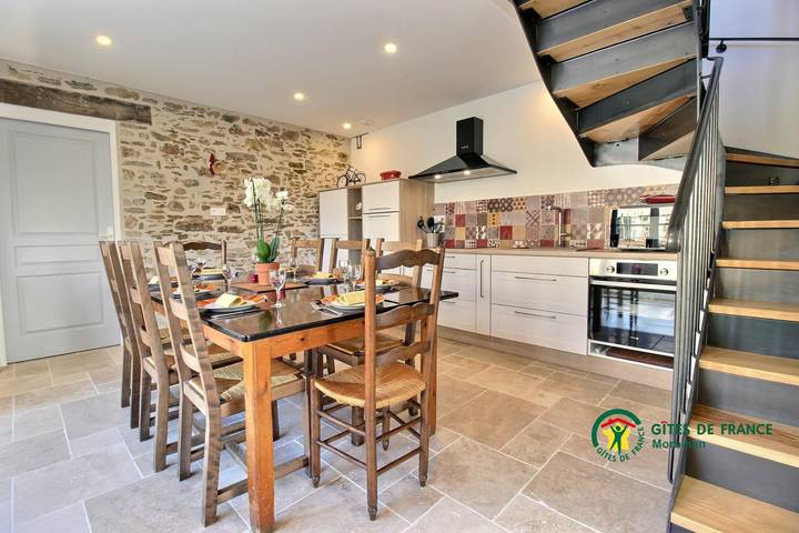 Gîte pour 8 personnes, avec Jacuzzi ainsi que Terrasse et Jardin à Nivillac