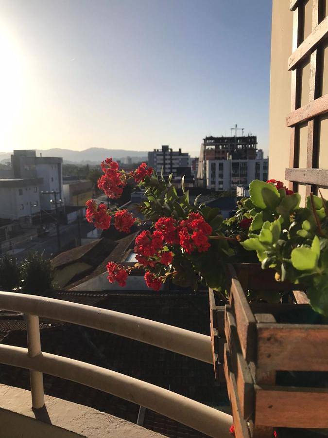 Casas e apartamentos de temporada para 5 pessoas, com vista e balcão em Joinville 