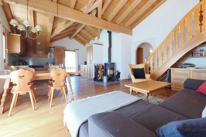 Ferienwohnung für 5 Personen, mit Balkon und Garten sowie Ausblick in Bregaglia