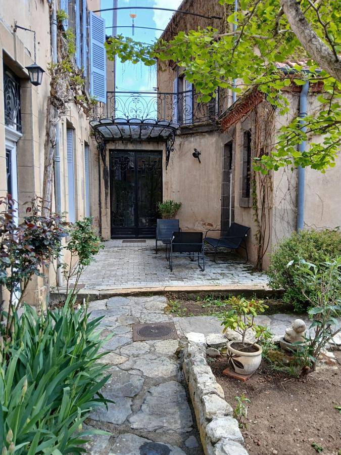 Location de vacances pour 6 personnes, avec vue ainsi que terrasse et jardin à Saint-Germain-Lembron - 2