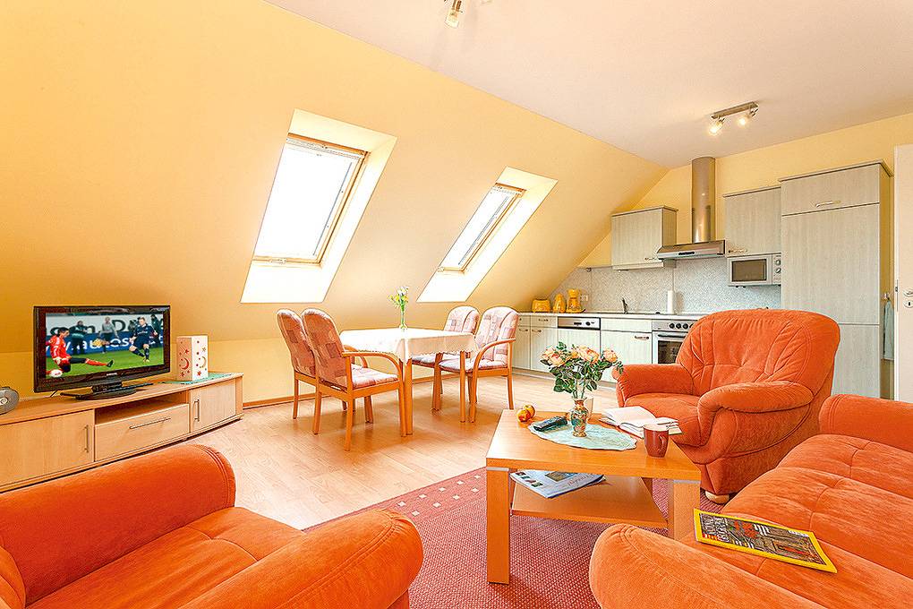 Entire holiday apartment, Holiday apartment for 4 people with balcony in Kühlungsborn Weststrand, Kühlungsborn