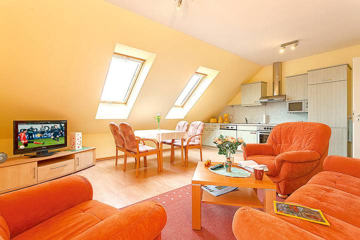 Ganze Ferienwohnung, Villa Josephine, Fewo Joshi in Kühlungsborn Weststrand, Kühlungsborn