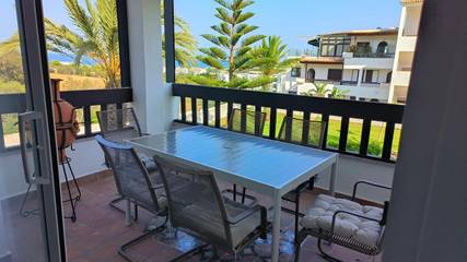 Gîte pour 5 personnes, avec vue et balcon ainsi que jardin et piscine dans Cabo Negro