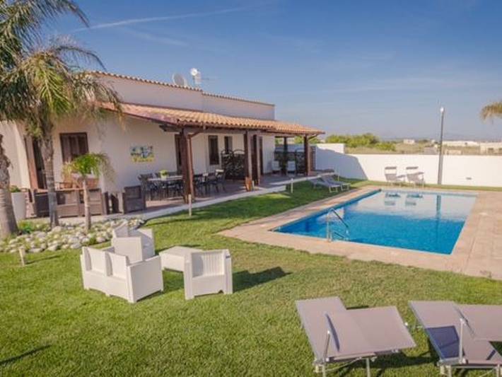 Location de vacances pour 6 personnes, avec piscine et jardin à Tre Fontane - 2