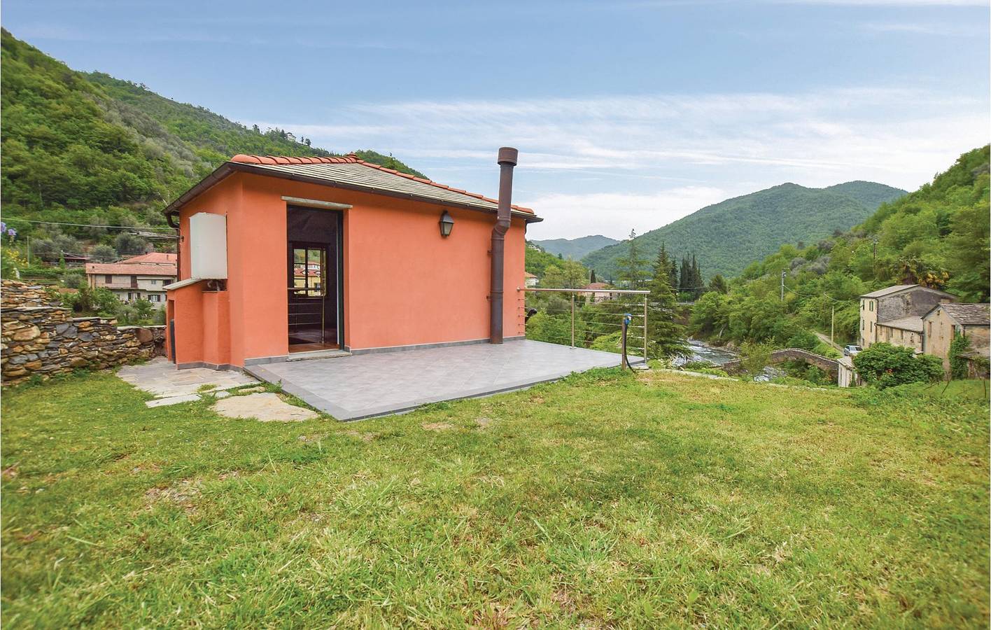 Appartamento a schiera vicino a Pieve di Teco in Pieve di Teco, Alpi Liguri