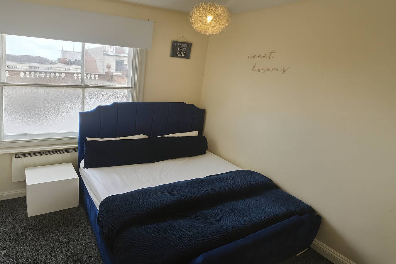Entire holiday apartment, 2 Bed - Sleeps 6 - Private Balcony - City Centre in Wolverhampton, Birmingham Area