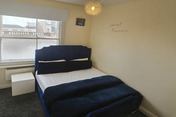 Holiday Apartment for 6 People in Wolverhampton, Birmingham Area, Photo 1
