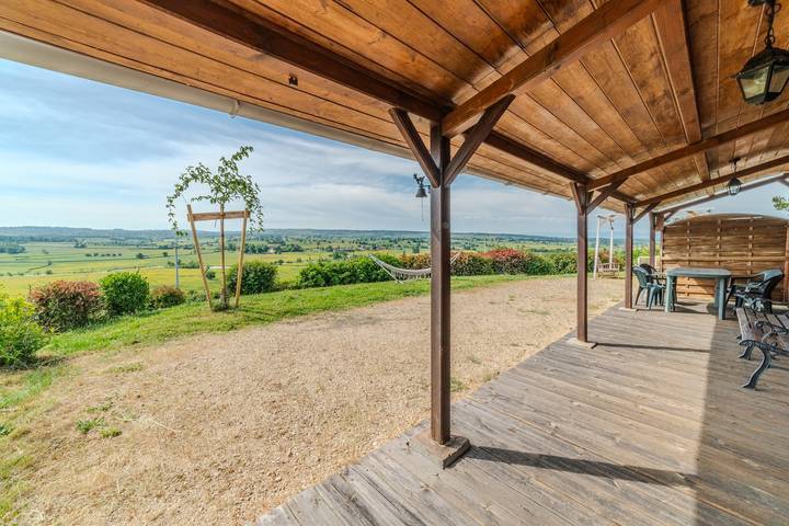 Ferieudlejning for 4 personer, med have og terrasse i Bourgogne
