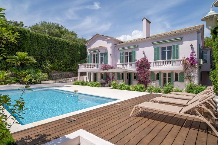 Location de vacances pour 12 personnes, avec piscine ainsi que balcon et jardin, adapté aux familles à Le Cannet - 2