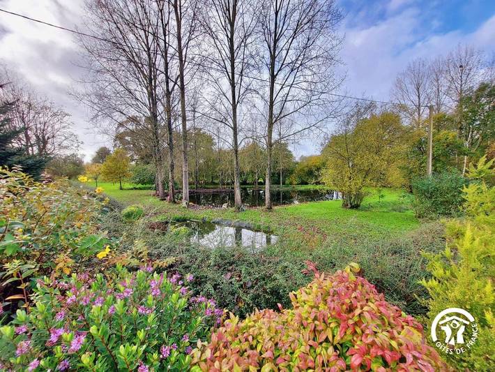 Location de vacances pour 12 personnes, avec terrasse ainsi que jardin et vue à Carelles - 2