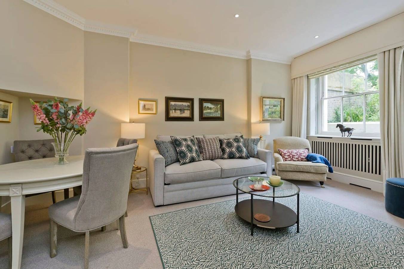 Entire apartment, Long stay discount - Studio Flat w  Garden Access  Holland Park in Kensington and Chelsea, London