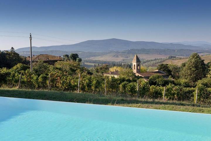 Villa pour 9 personnes, avec vue ainsi que piscine et jardin à Lilliano