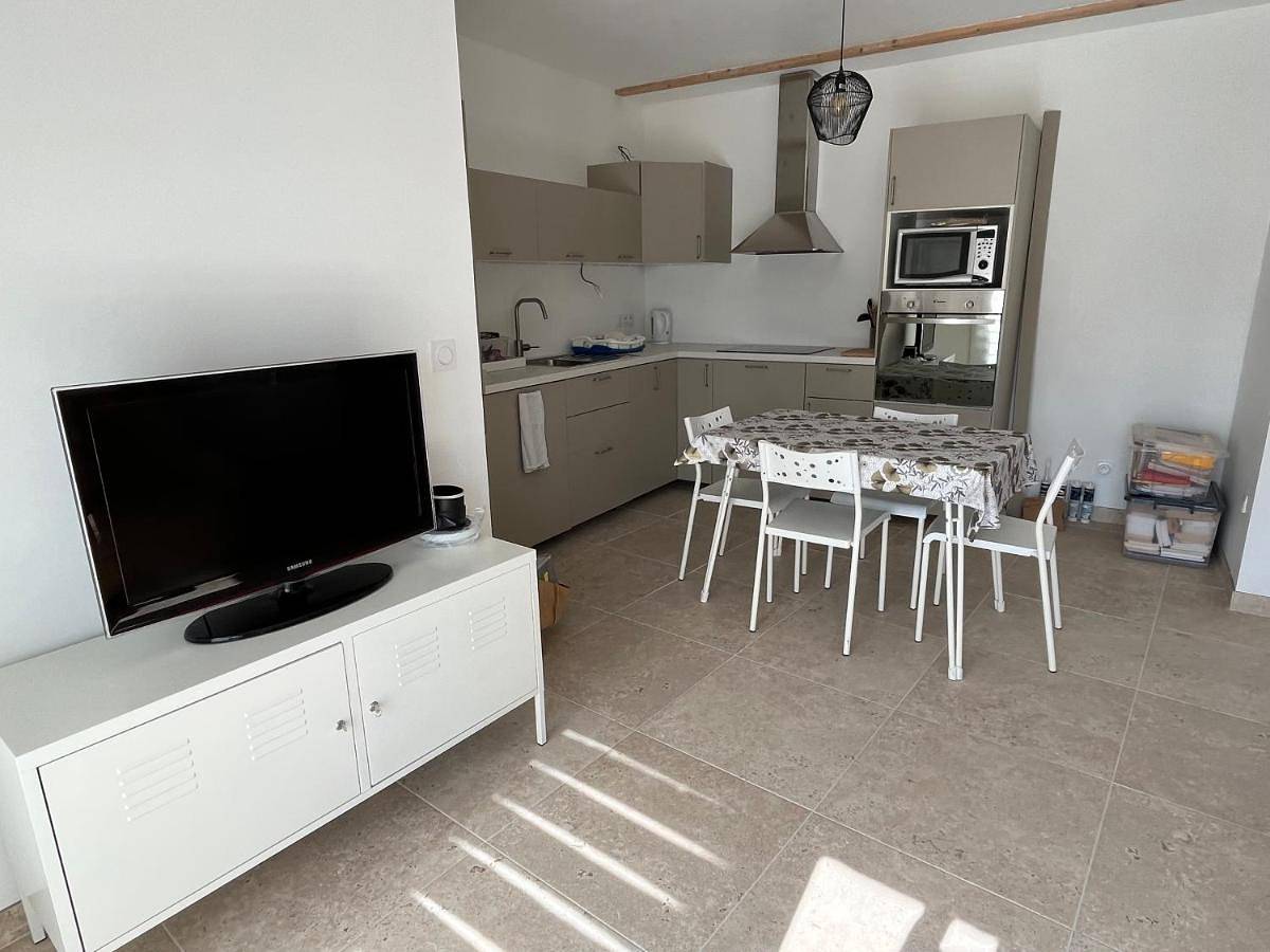 Appartement entier, One-Bedroom Apartment in Montcaret, Périgord Pourpre