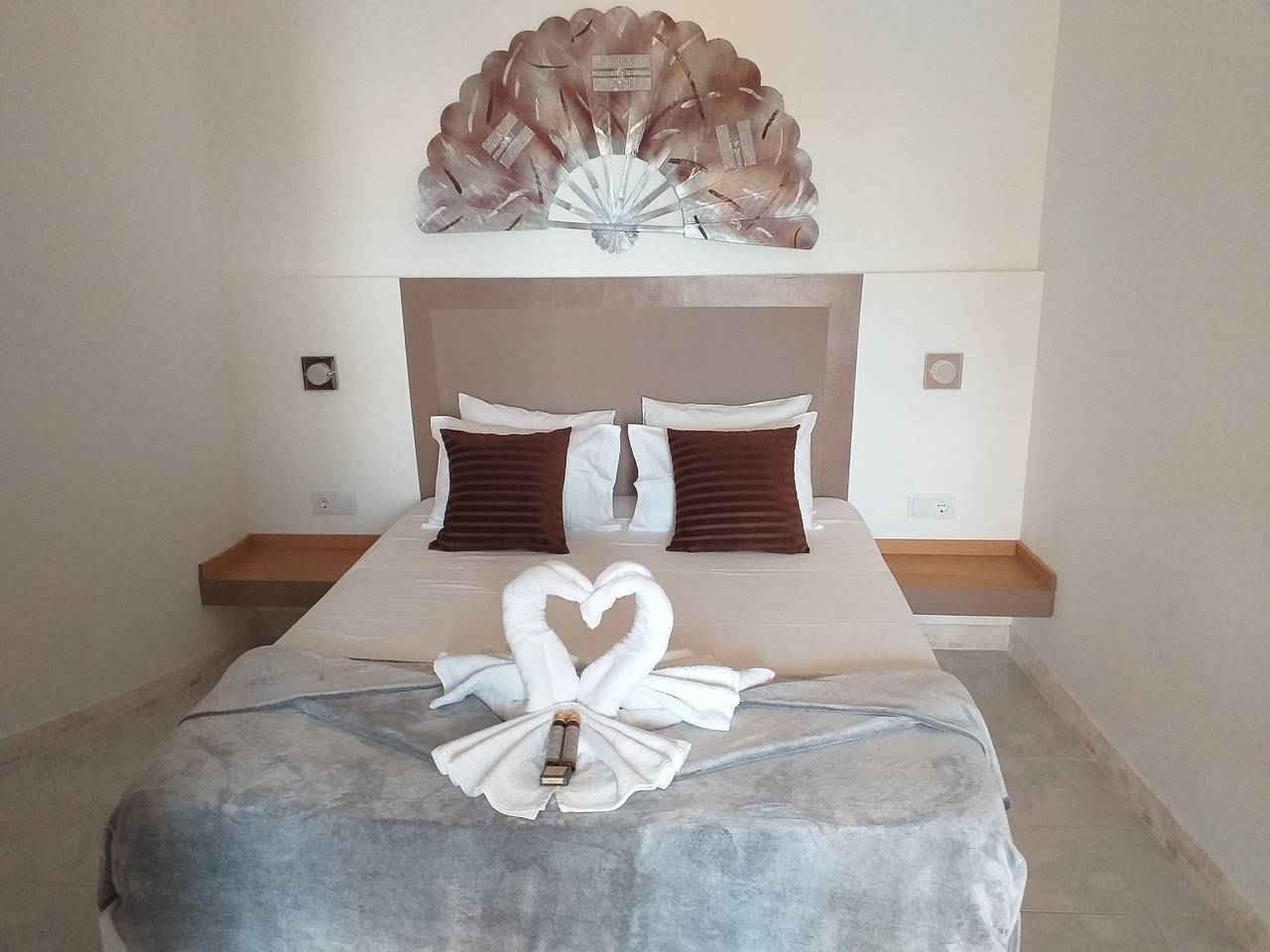 Zimmer 'South Side Guesthouse - Quarto W' mit Gemeinschaftspool, Wlan und Klimaanlage in Quelfes, Parque Natural da Ria Formosa