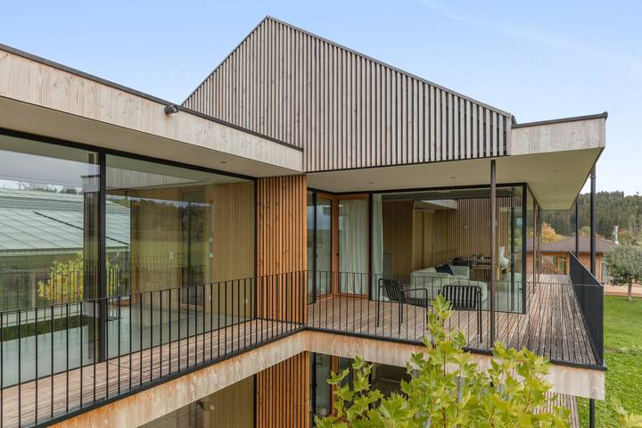 Appartement entier, Appartement calme avec vue panoramique sur la verdure, deux balcons et parking in Donaueschingen, Forêt-Noire centrale