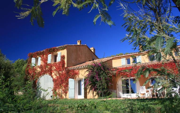 Gîte pour 4 personnes, avec jardin ainsi que piscine et vue