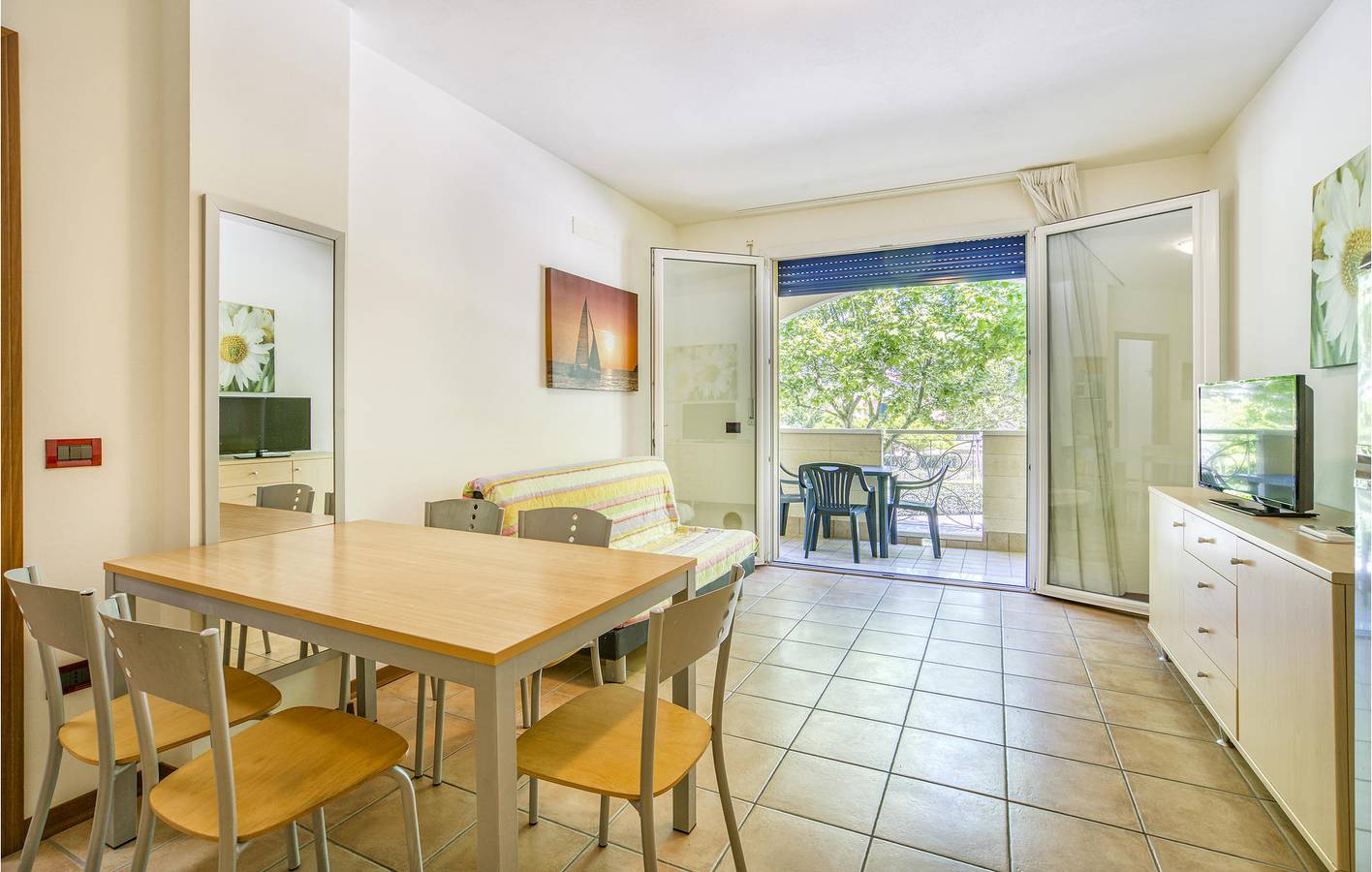 Ganze Ferienwohnung, Appartement am Strand mit Parkplatz, AC, Pool und Terrasse in Porto Santa Margherita, Caorle