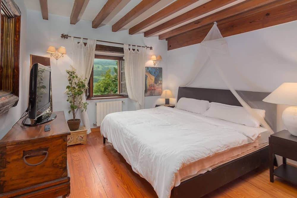 Casona Los Fresnos, A Jewel In The Heart Of Cantabria. in Entrambasaguas, Cantabrian Coast
