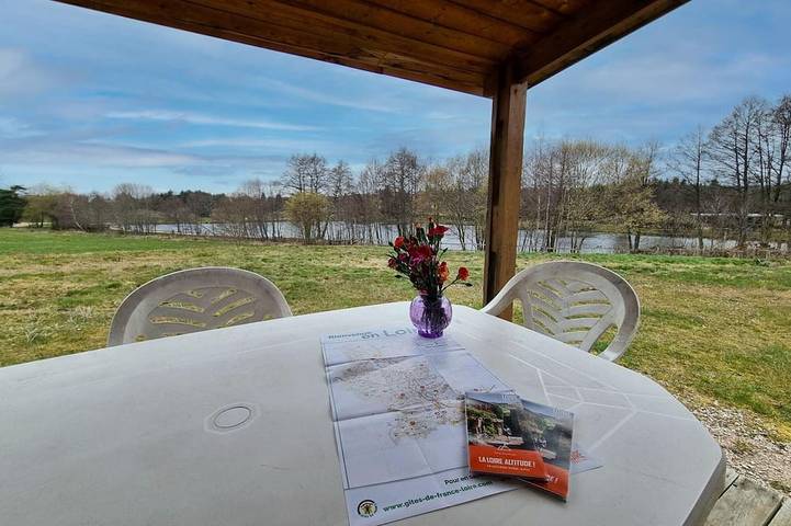 Gîte pour 4 personnes, avec jardin à Usson-en-Forez