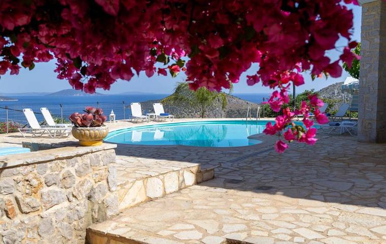 Ferienwohnung für 7 Personen, mit Garten und Pool sowie Ausblick in Tolo