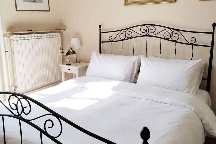 A 19th-century farmhouse with spacious grounds surrounded by greenery and a swimming pool in Agnone Isernia, Alto Molise