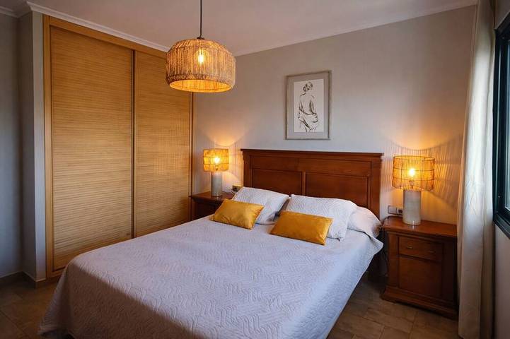 Ganze Wohnung, Apartment mit privatem Whirlpool & Sonnenterrasse – Strand zu Fuß – 4 Personen in Benalmádena Costa, Benalmádena