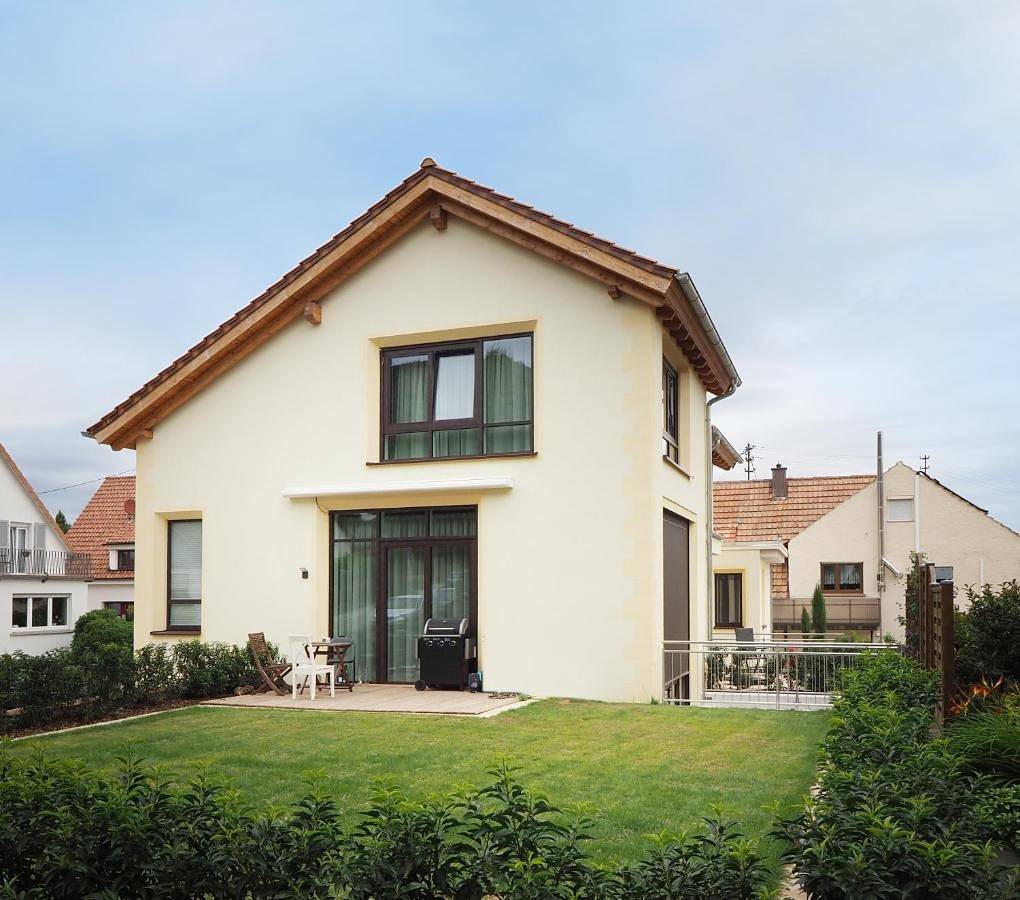 Two-Bedroom House in Hambach (Neustadt), Neustadt an der Weinstraße