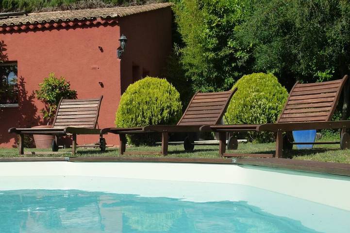 Appartement de vacances pour 2 personnes, avec terrasse ainsi que piscine et jardin