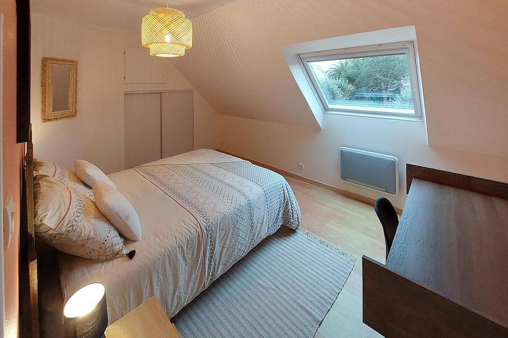 Beach front home in Ploudalmézeau with Wifi in Ploudalmézeau, Région de Brest