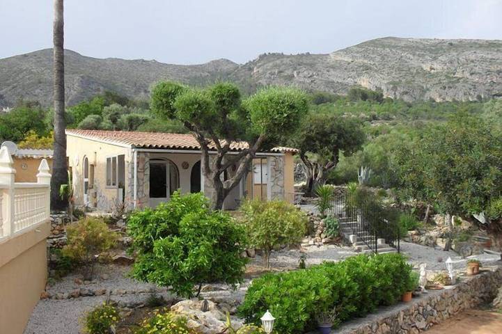 Maison de vacances pour 6 personnes, avec piscine et jacuzzi ainsi que jardin et sauna à Xaló