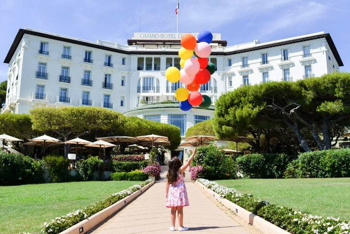 Hôtel pour 3 personnes, avec Jacuzzi et Terrasse ainsi que Jardin et Piscine
