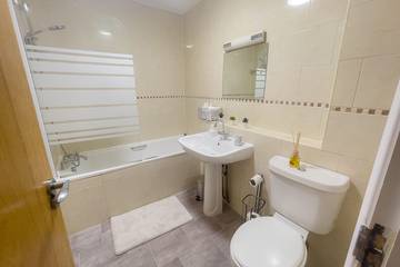 Glamping for 6 People in Broxbourne, Hertfordshire, Photo 4