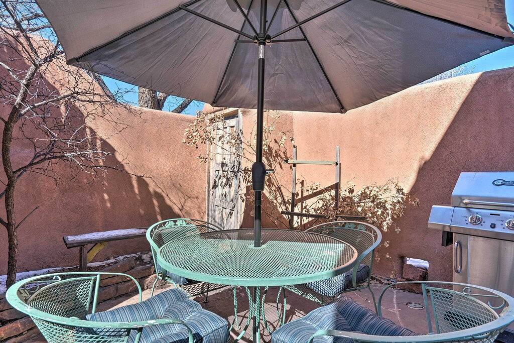 Einzigartiger Bungalow im Adobe-Stil im historischen Santa Fe! in Santa Fe, Santa Fe County