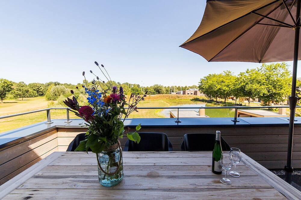 Hertogenvilla Wellness am Wasser – 3 Schlafzimmer / 3 Badezimmer in Maastricht, Hoge Kempen