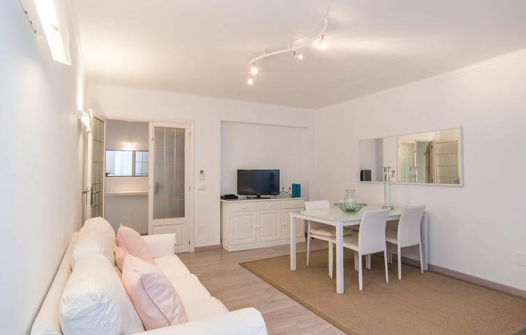 Ganze Ferienwohnung, Playa Es Pregons Rückzugsort mit AC, Terrasse, Küche & WiFi in Colònia de Sant Jordi, Ses Salines