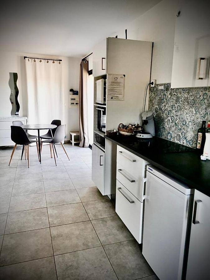 Appartement entier, Studio with Terrace in Saint-Jean-de-Fos, Région de Lodève