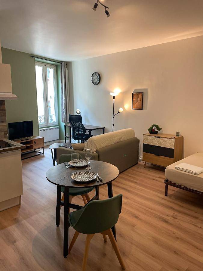 Appartement entier, Superior Studio in Aubenas, Ardèche