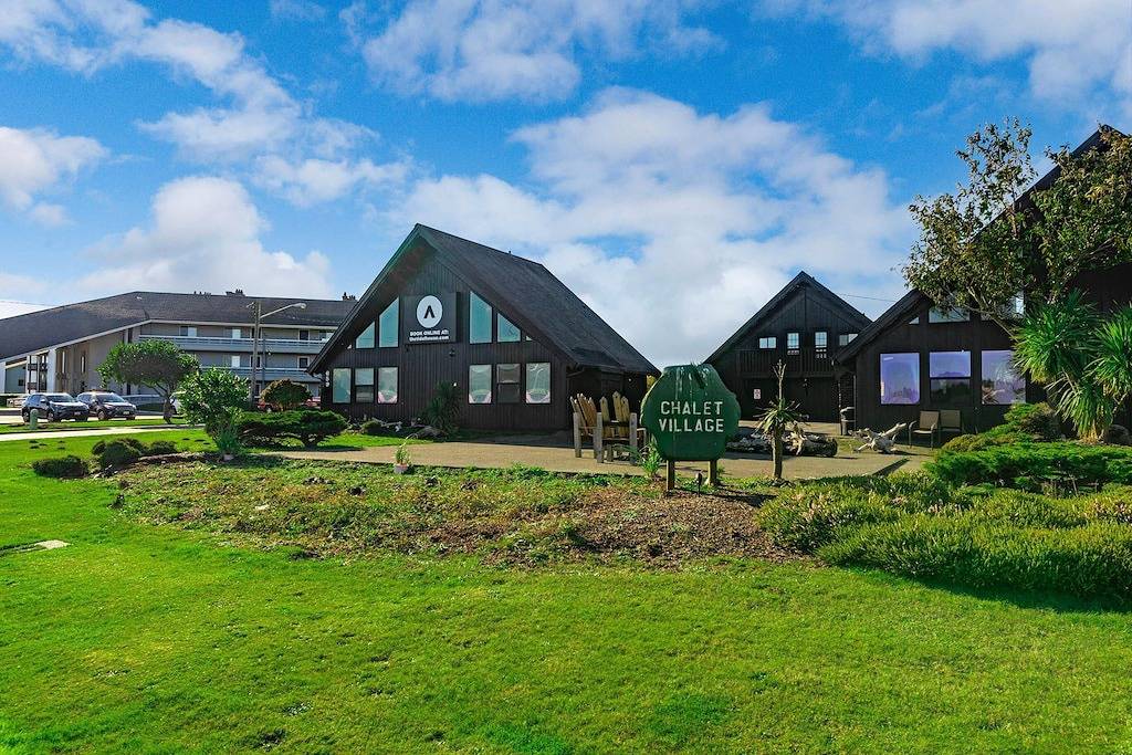 Ocean Shores cozy chalet located within steps from the beach in Ocean Shores Beach, Ocean Shores