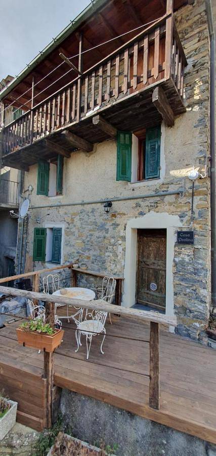 Gîte pour 4 personnes, avec terrasse et vue, animaux acceptés à Triora