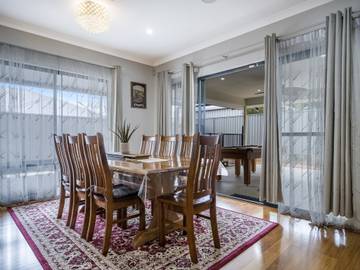 Holiday Rental for 9 People in Perth, Western Australia, Photo 3